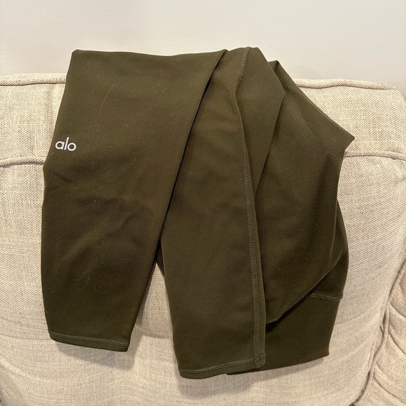 ALO Yoga pants - Picture 7 of 10